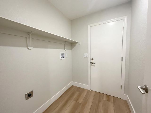 1005 Cottonwood Dr, Roseville, CA 95661