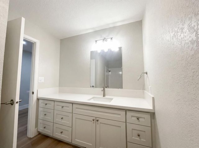 1005 Cottonwood Dr, Roseville, CA 95661