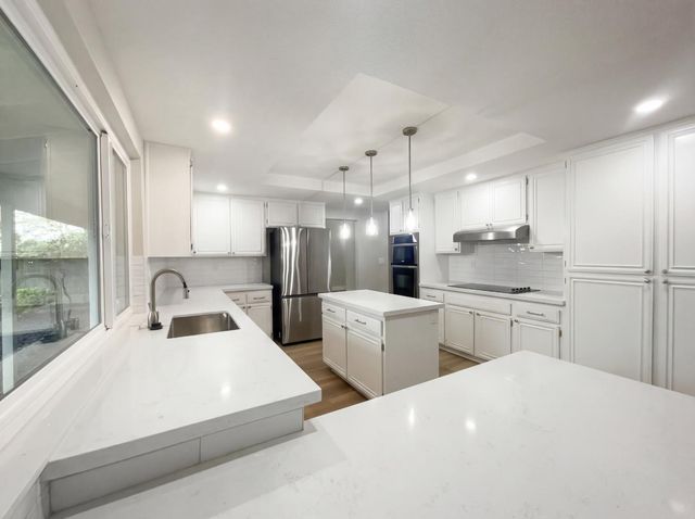 1005 Cottonwood Dr, Roseville, CA 95661