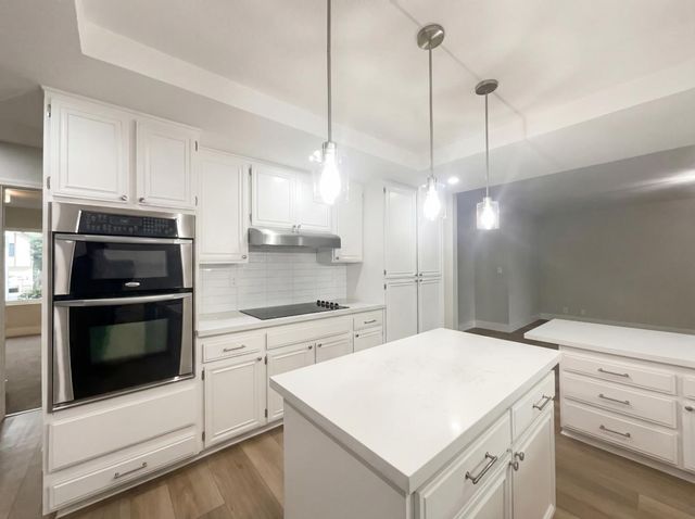 1005 Cottonwood Dr, Roseville, CA 95661