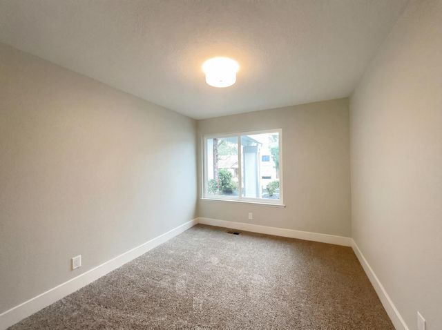 1005 Cottonwood Dr, Roseville, CA 95661