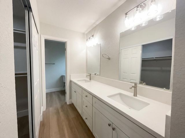 1005 Cottonwood Dr, Roseville, CA 95661