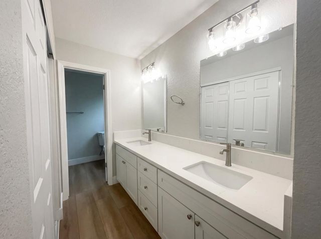 1005 Cottonwood Dr, Roseville, CA 95661