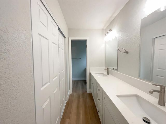 1005 Cottonwood Dr, Roseville, CA 95661