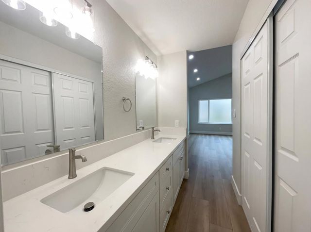 1005 Cottonwood Dr, Roseville, CA 95661