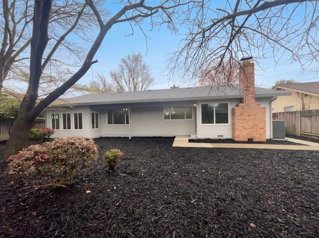 1005 Cottonwood Dr, Roseville, CA 95661