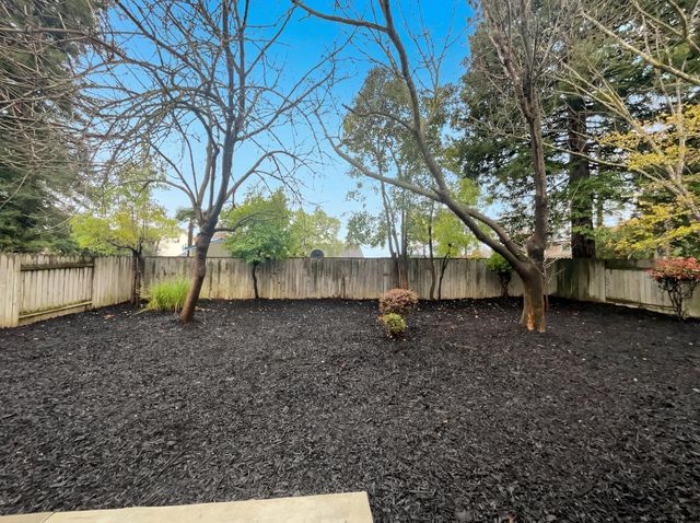 1005 Cottonwood Dr, Roseville, CA 95661