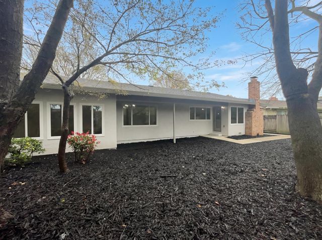 1005 Cottonwood Dr, Roseville, CA 95661