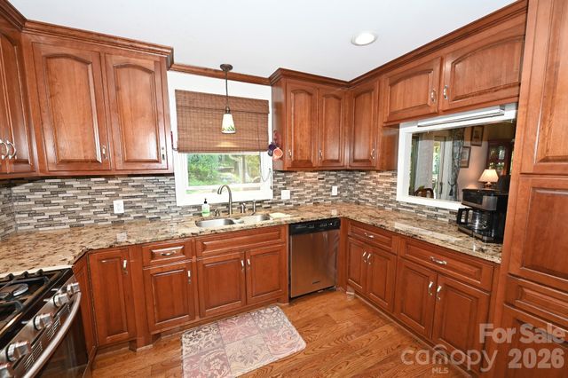 3021 Cedar Crest Drive, Lenoir, NC 28645