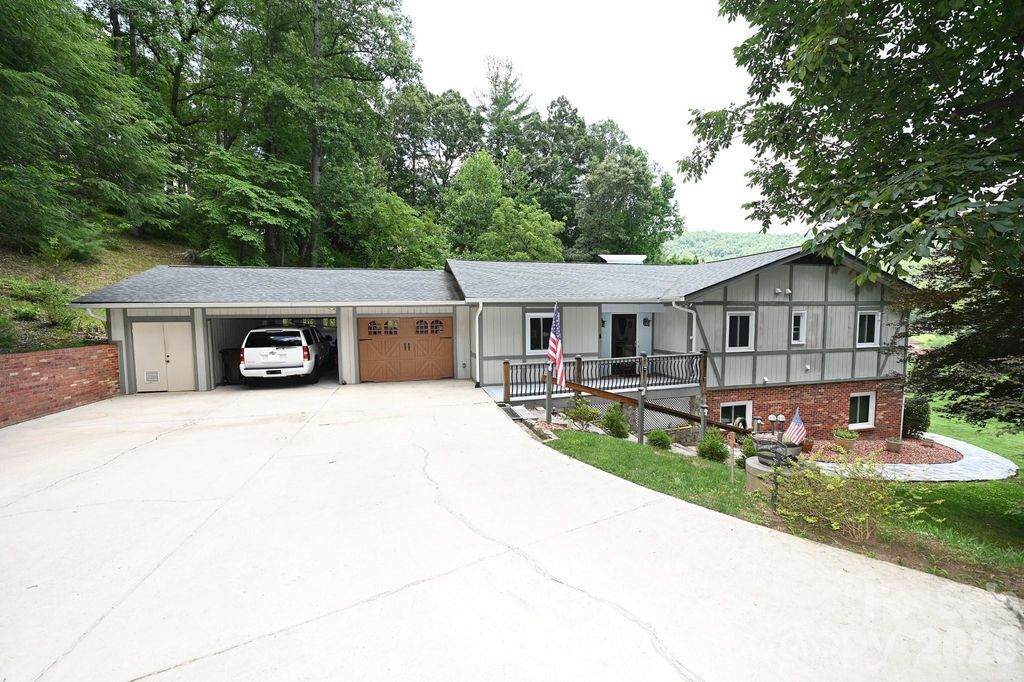 3021 Cedar Crest Drive, Lenoir, NC 28645