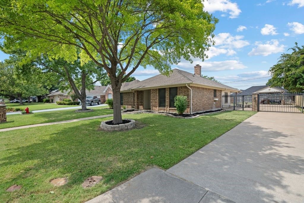 8829 Jason Court, North Richland Hills, TX 76182