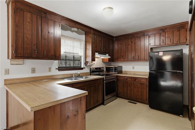 2038 Kathleen PL, Hayes, VA 23072