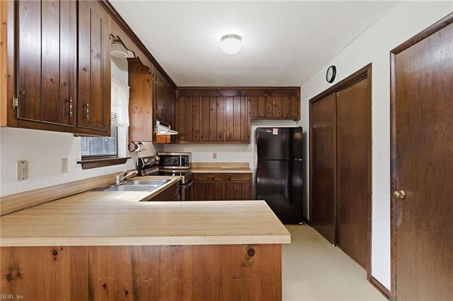 2038 Kathleen PL, Hayes, VA 23072