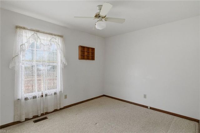 2038 Kathleen PL, Hayes, VA 23072