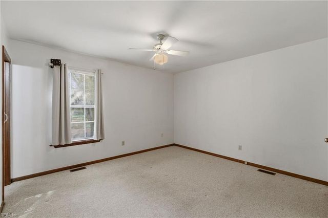 2038 Kathleen PL, Hayes, VA 23072