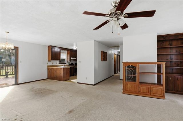 2038 Kathleen PL, Hayes, VA 23072