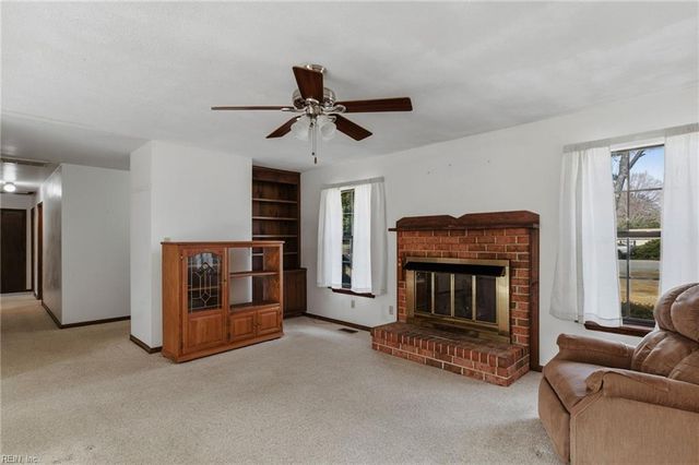 2038 Kathleen PL, Hayes, VA 23072