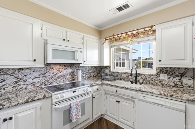 2116 N Woodridge Way, Hanford, CA 93230