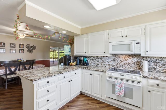 2116 N Woodridge Way, Hanford, CA 93230