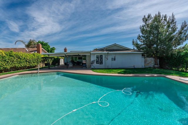 2116 N Woodridge Way, Hanford, CA 93230