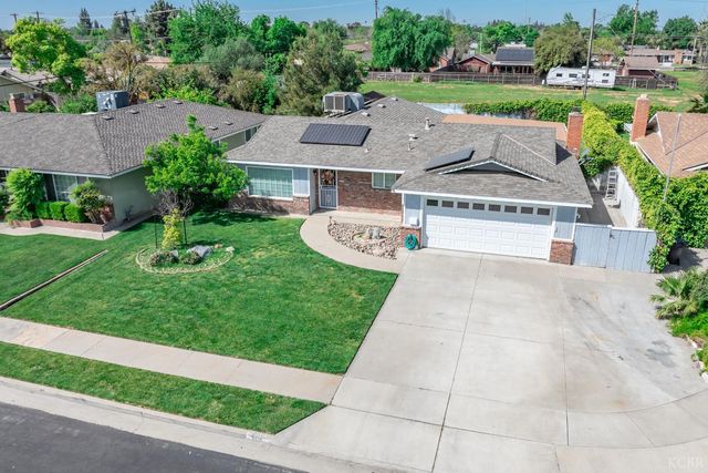 2116 N Woodridge Way, Hanford, CA 93230