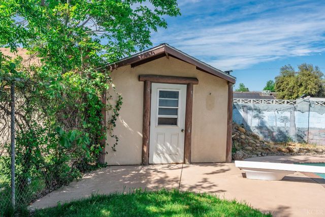 2116 N Woodridge Way, Hanford, CA 93230