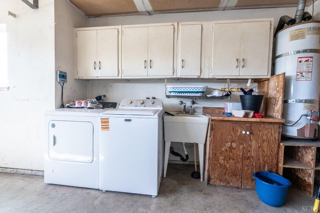 2116 N Woodridge Way, Hanford, CA 93230