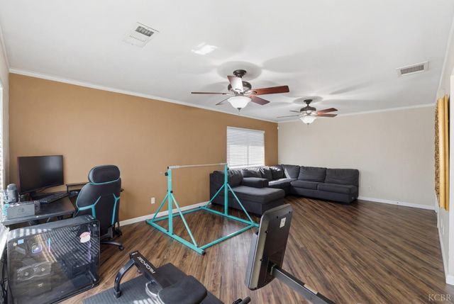 2116 N Woodridge Way, Hanford, CA 93230