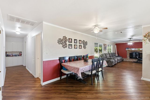 2116 N Woodridge Way, Hanford, CA 93230