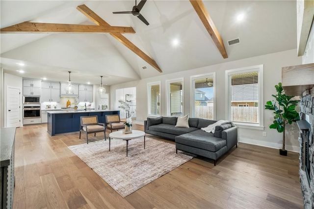 100 Jenna Lane, Gravette, AR 72764