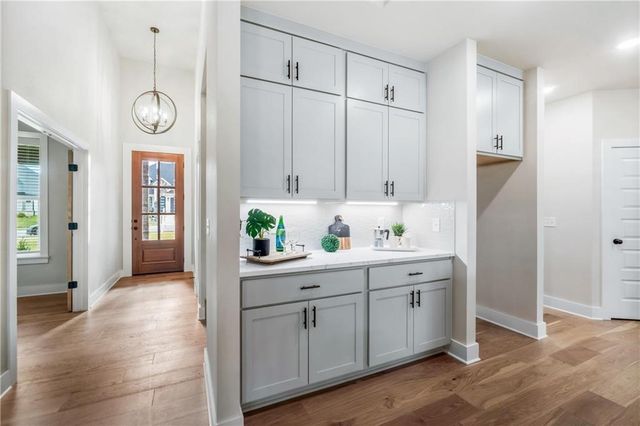 100 Jenna Lane, Gravette, AR 72764