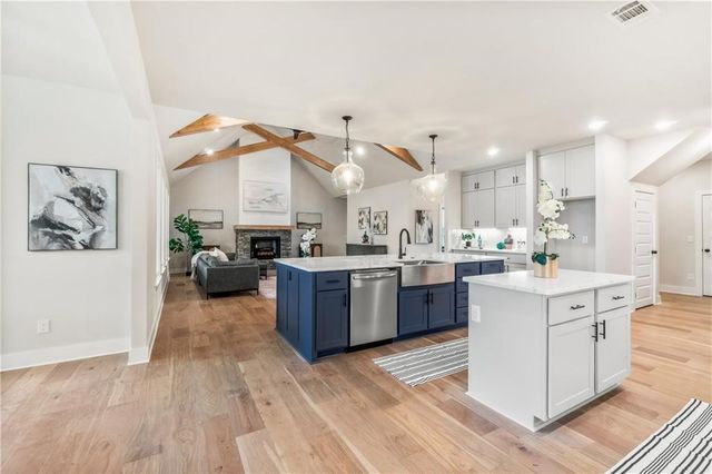 100 Jenna Lane, Gravette, AR 72764