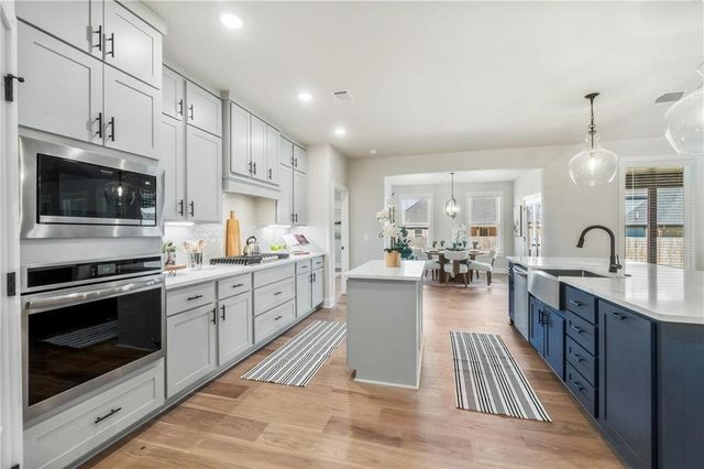 100 Jenna Lane, Gravette, AR 72764