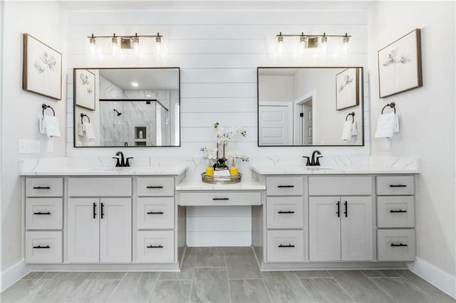 100 Jenna Lane, Gravette, AR 72764