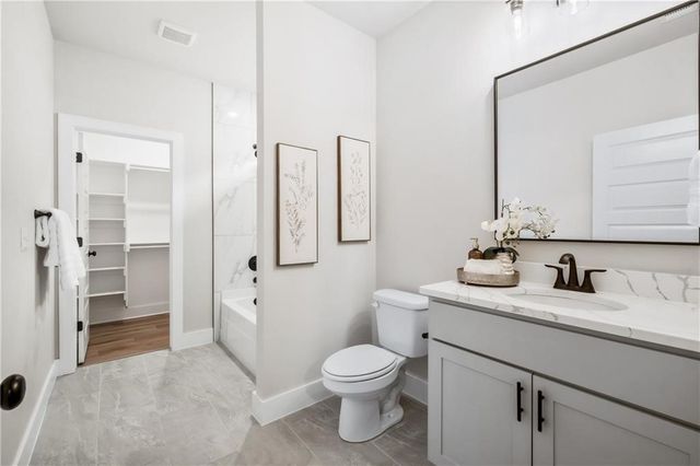 100 Jenna Lane, Gravette, AR 72764