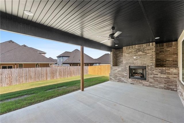 100 Jenna Lane, Gravette, AR 72764