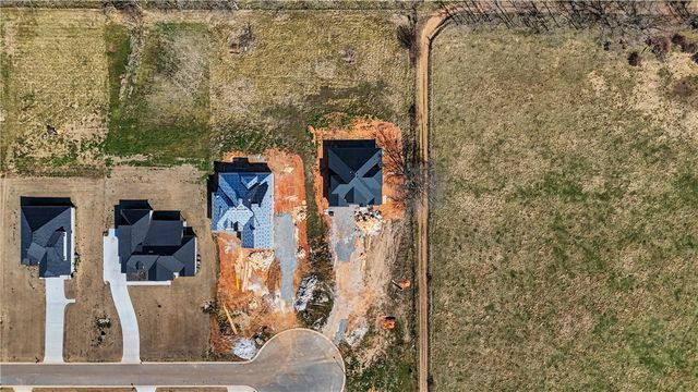 100 Jenna Lane, Gravette, AR 72764