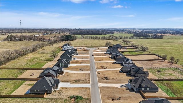 100 Jenna Lane, Gravette, AR 72764