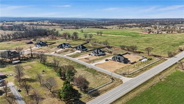 100 Jenna Lane, Gravette, AR 72764