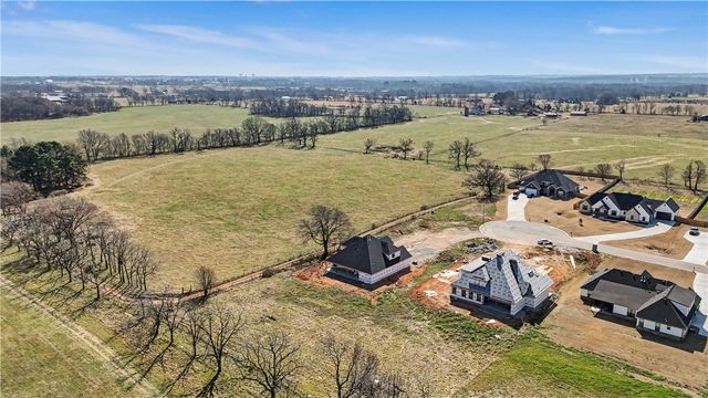 100 Jenna Lane, Gravette, AR 72764