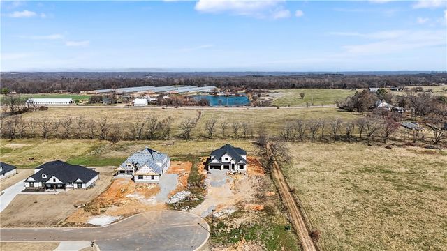 100 Jenna Lane, Gravette, AR 72764