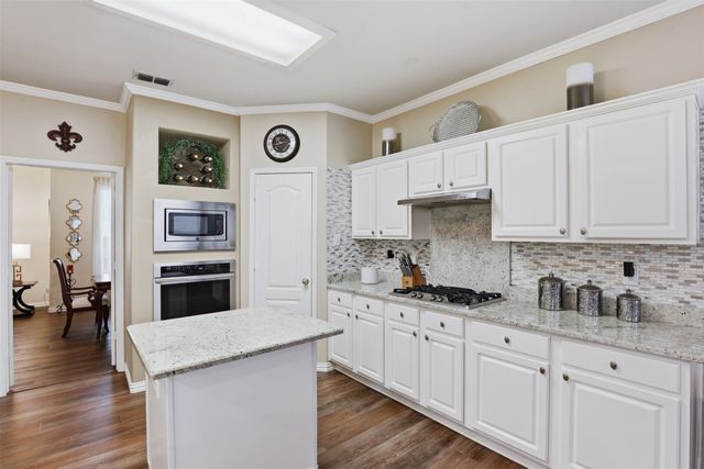 2810 Hammond Drive, Grand Prairie, TX 75052