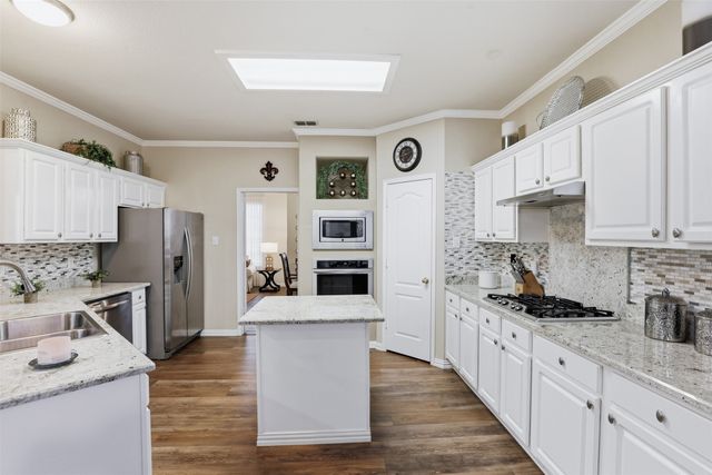 2810 Hammond Drive, Grand Prairie, TX 75052