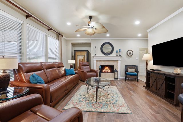 2810 Hammond Drive, Grand Prairie, TX 75052