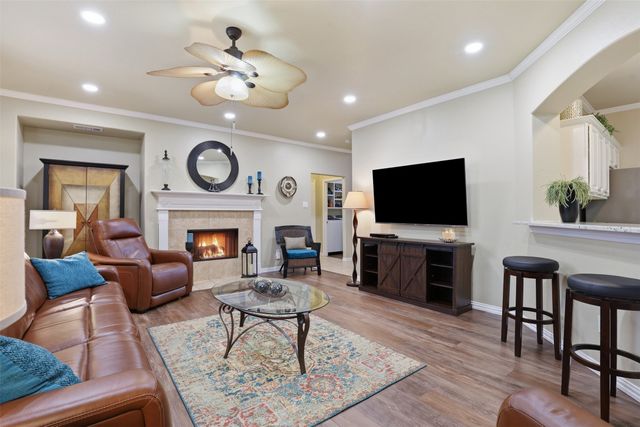 2810 Hammond Drive, Grand Prairie, TX 75052