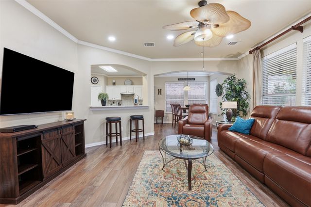 2810 Hammond Drive, Grand Prairie, TX 75052
