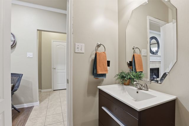 2810 Hammond Drive, Grand Prairie, TX 75052