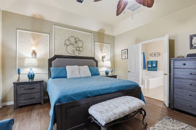 2810 Hammond Drive, Grand Prairie, TX 75052