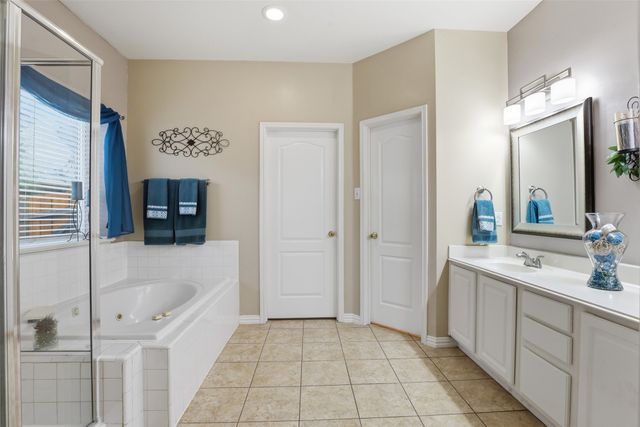2810 Hammond Drive, Grand Prairie, TX 75052