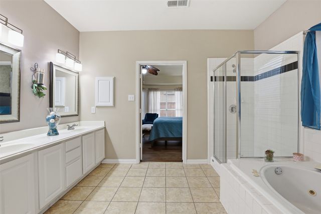 2810 Hammond Drive, Grand Prairie, TX 75052